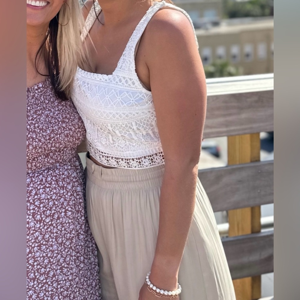 Lulu’s White Lace Crop Tank Top